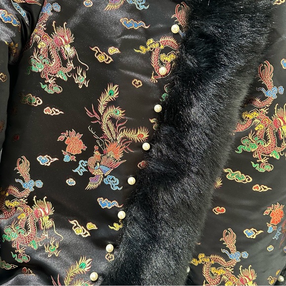 *SOLD* Vintage Oriental Satin Jacquard Cape Jacket w/ Pearl Beaded Faux Fur Trim - Picture 10 of 12